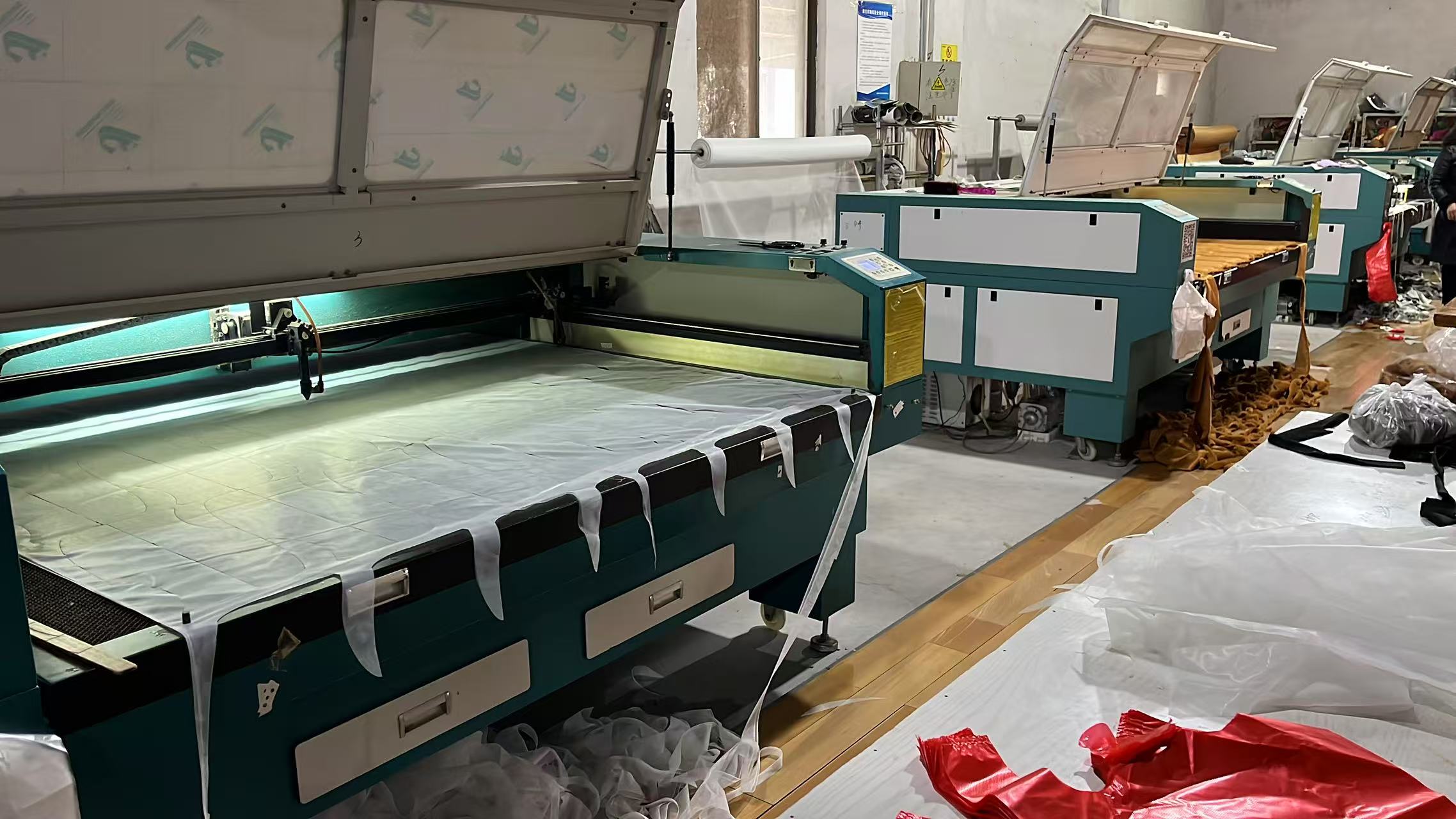 Slicing machine for plush playset factory